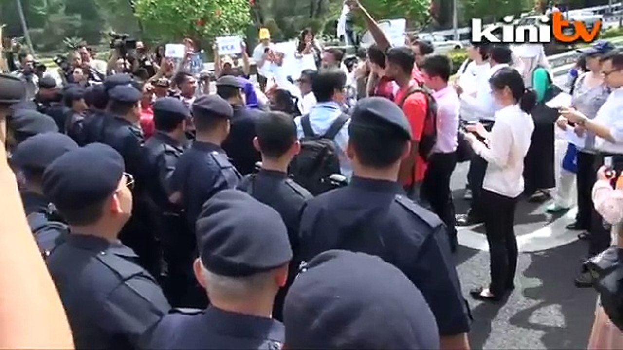 'ISA 2.0' : NGOs hold anti-PCA sit-down protest in Parliament