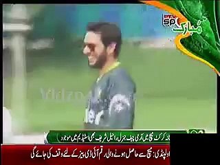 Download Video: COAS Raheel Sharif hits 4 on Shahid Afridi's bowl in Rawalpindi Cricket ground