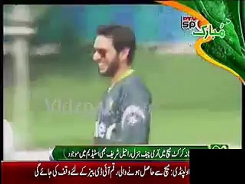 COAS Raheel Sharif hits 4 on Shahid Afridi's bowl in Rawalpindi Cricket ground