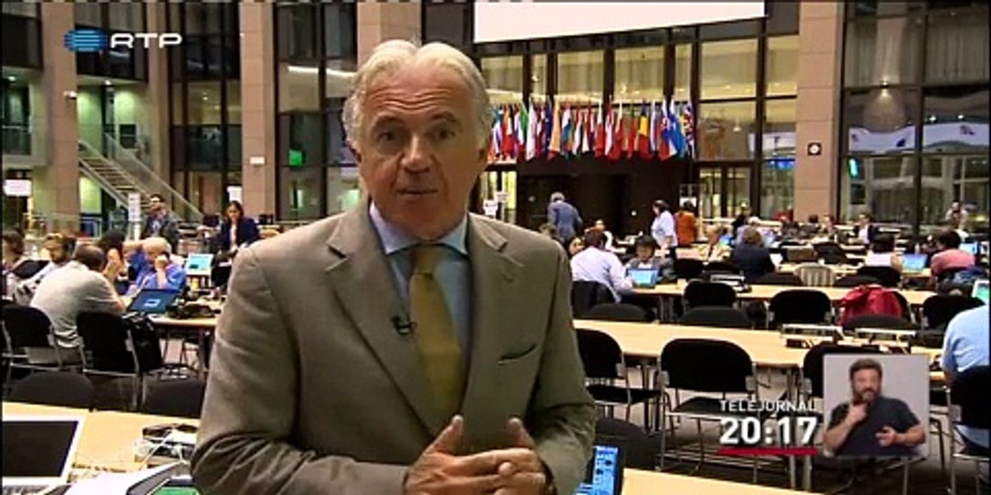 Eurogrupo aprova terceiro resgate à Grécia - Economia