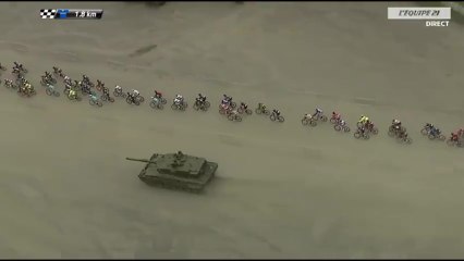 Un tank fait du cyclisme en Norvège