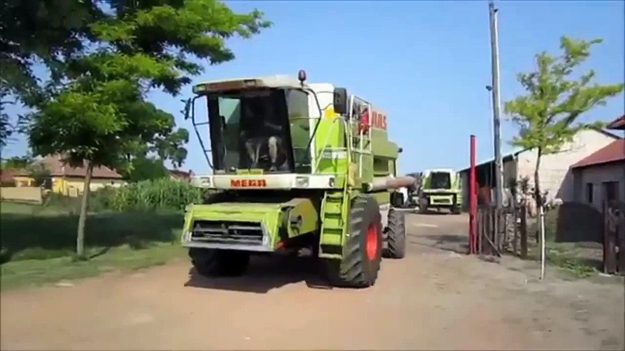 Claas Dominator 98 and Claas Mega 208 (2)