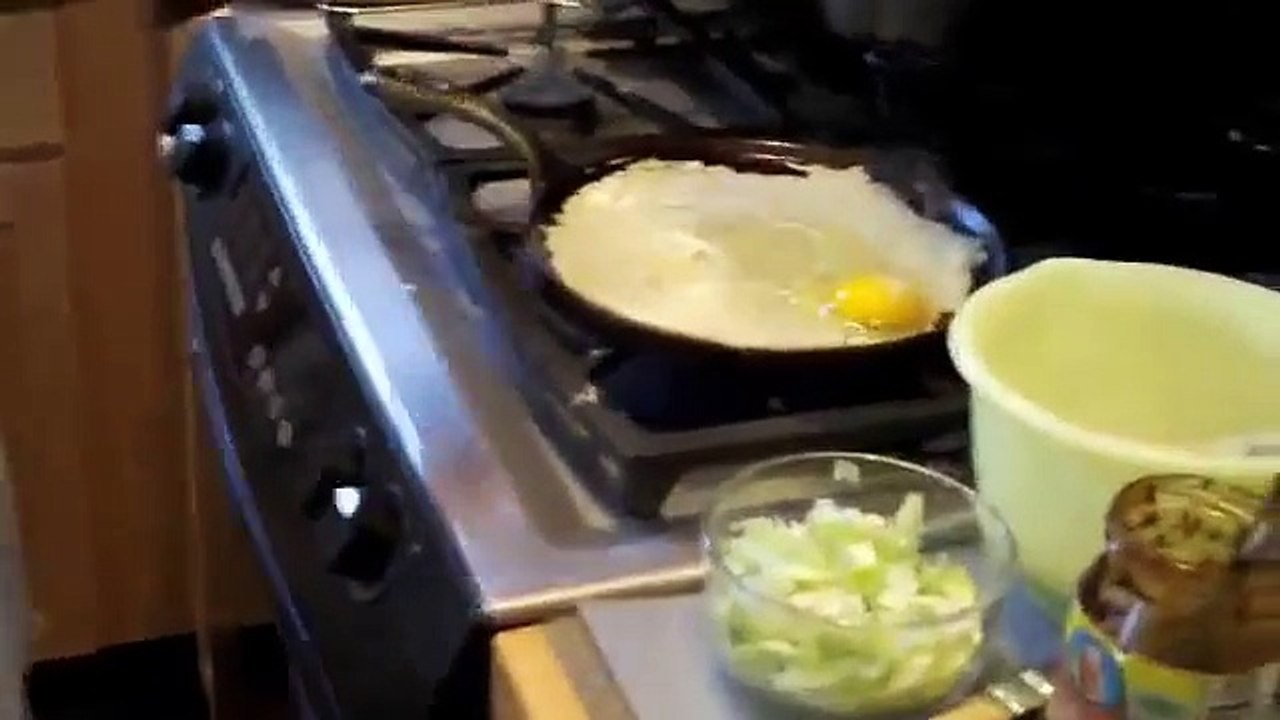 Jian Bing - making Beijing breakfast pancakes