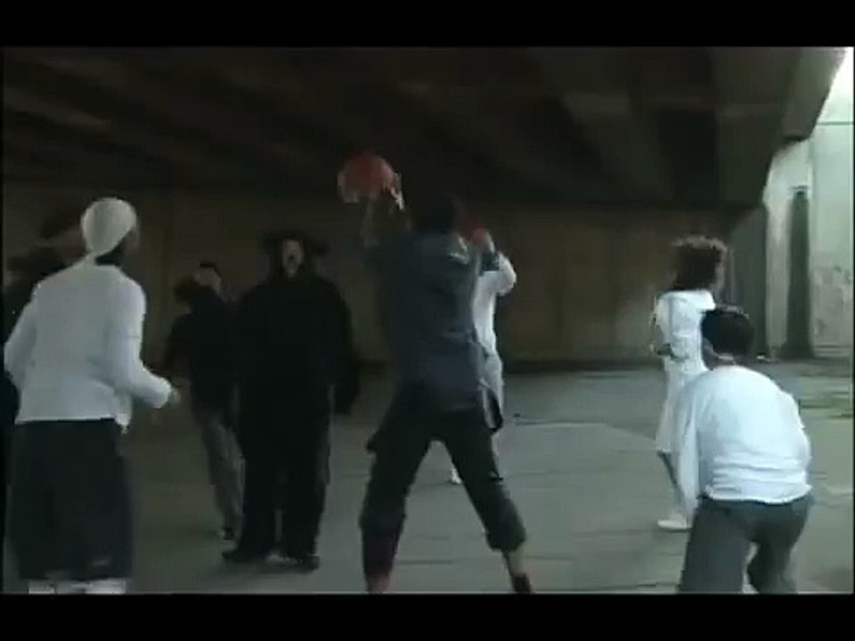 Basketball Awareness Test: Moonwalking Bear