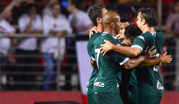 São Paulo vacila e é goleado pelo Goiás no Morumbi