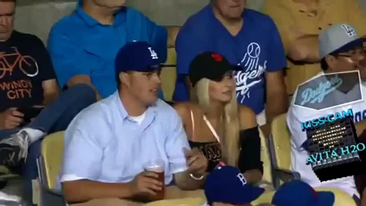 kiss cam show