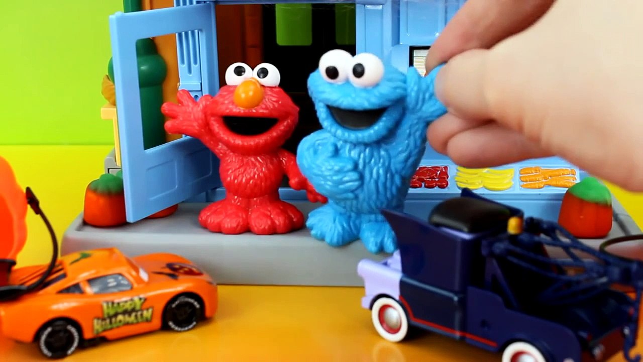 [Disney] Pixar Cars Celebrate Halloween as Halloween Car McQueen & Dracula Mater Haunted Mansion