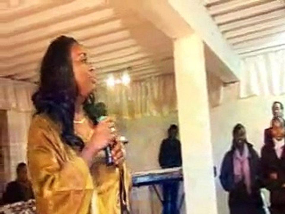 Pasteur Mireille Nono Bisoka est de l'église évangelique "la Cité de David"à Montreal 09.flv