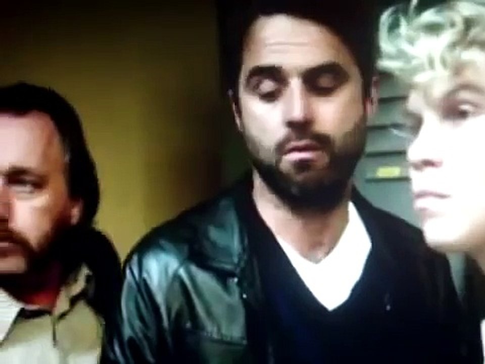 Code 37 -  Amaai mijn kloten  (met tekst)