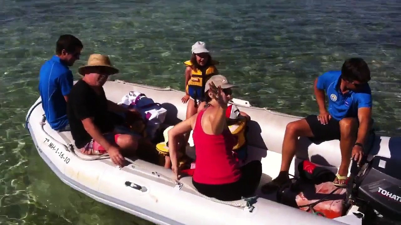 Navegando por Fornells con Catamaran Charter Menorca