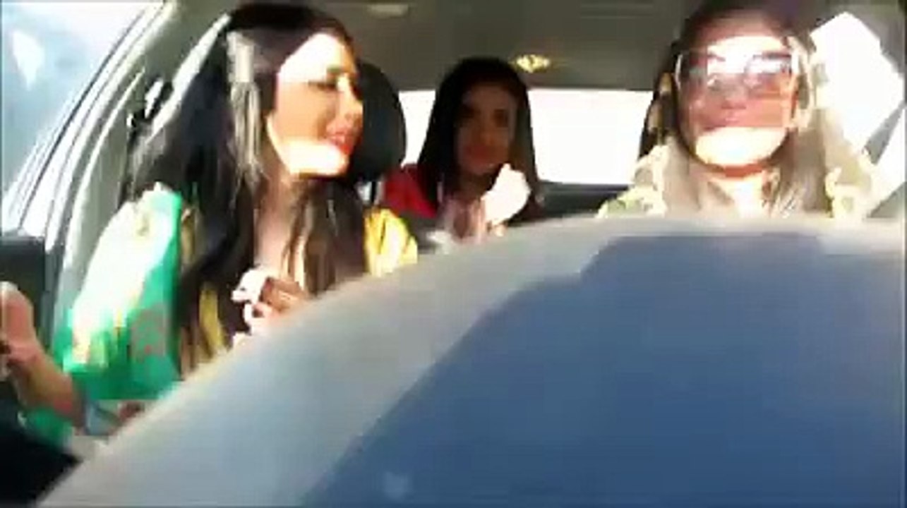 رقص سه تا دختر تو جاده شمال