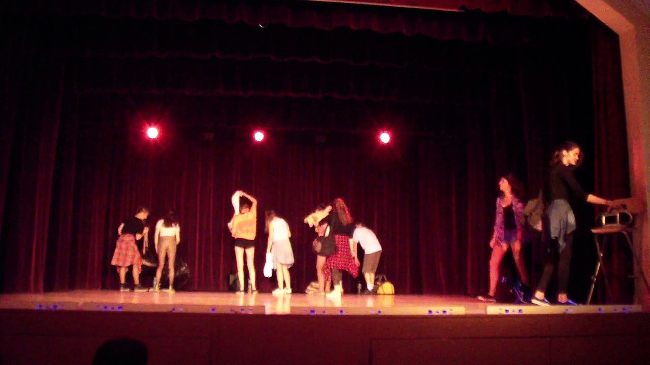 QUAND LE CHAT EST PARTI , LES SOURIS DANSENT !!!par les ADOS     gala 2015 dimanche i  MJC de MARIGNY LE CHATEL