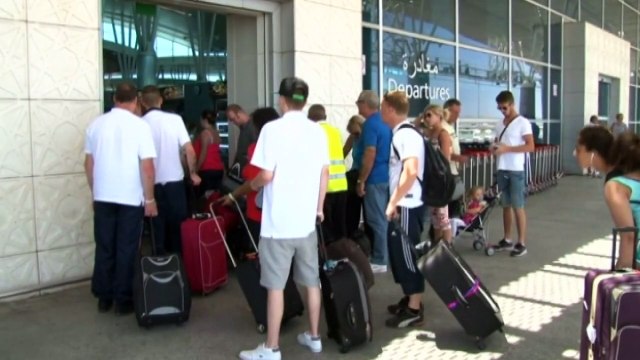 Britons flee Tunisia after terror warning