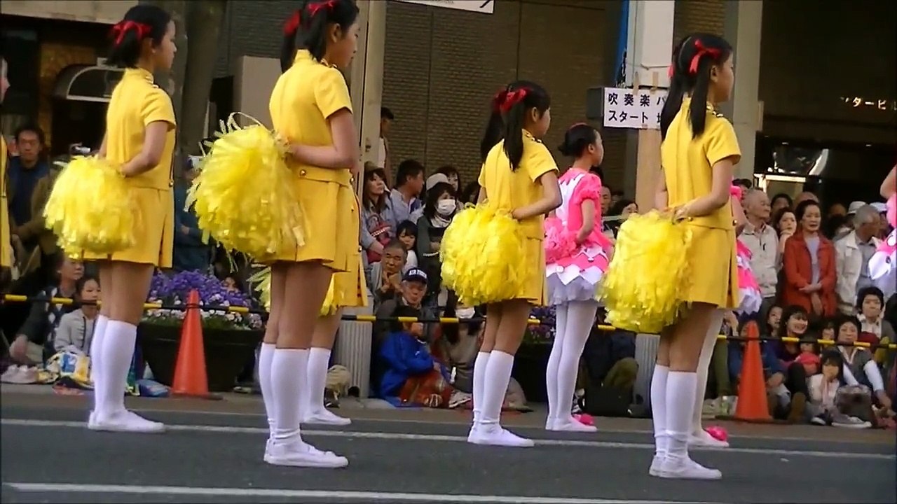 浜松まつり　吹奏楽パレードで　可愛いチアガール発見