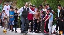 Un skater pro se déguise en vieux et en met plein la vue à des jeunes