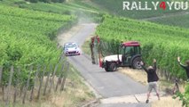 Un pilote de rallye evite le drame pendant les essais en Allemagne - Tracteur en plein milieu de la route