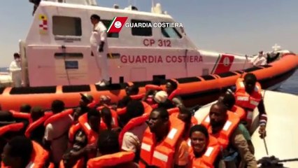 Lampedusa - salvati 823 migranti, recuperati 12 corpi senza vita
