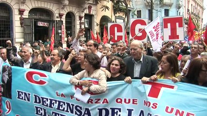 Thousands of workers and students march in Lima