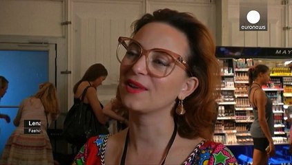 LENA HOSCHEK alla settimana della moda di Berlino