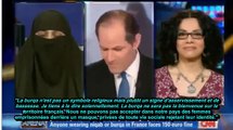 Une Femme perd un Débat contre une Femme En Niqab !