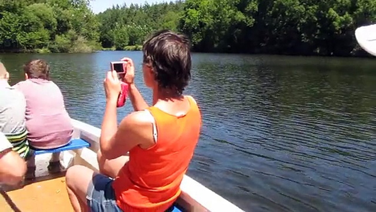 Promenade sur un îlôt inhabité au milieu du canal de Nantes à Brest.