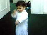 طفل سعودي يرقص