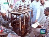 Tabdeeli Agaye?? Peshawar citizen repairing an electricity transformer on their own
