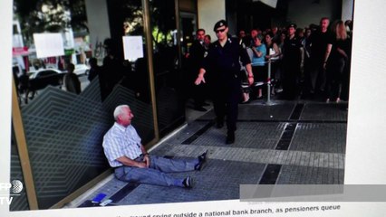 Un Australien va en Grèce pour aider un retraité grecque