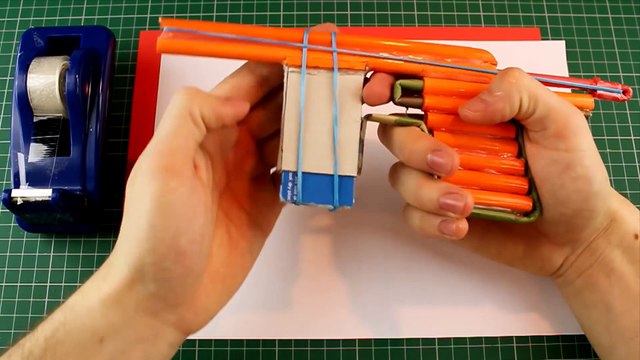 How to maek a Gun - Paper Gun Shoots 5 Bullets