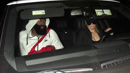 Khloe Kardashian lleva a James Harden a clase de spinning