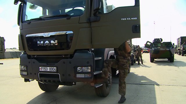 [14 Juillet] Le 25e RGA s'entraine à défiler à Brétigny (2/3)