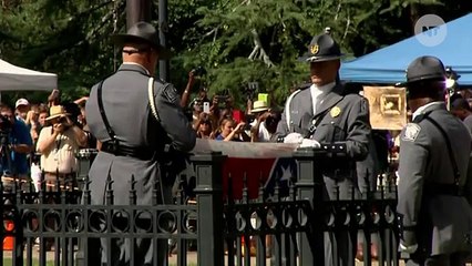 Bystanders Chant USA During Confederate Flag Removal