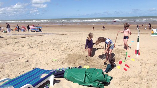 La plage de De Haan en Belgique - Vidéo Dailymotion