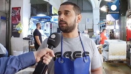 Греки спускають свої заощадження, поки їх не забрала держава