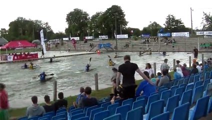 Video herunterladen: Kayak polo Championnat de France N1Pont d'Ouilly I - St Gregoire I Manche 2