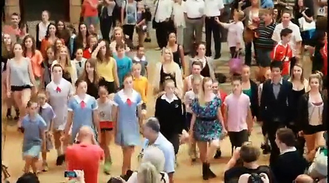 St Patricks Day 2011 - Riverdance Flashmob (Central Station, Sydney, Australia)
