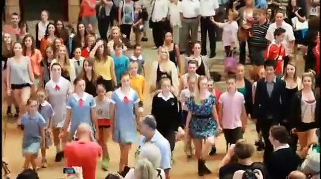 St Patricks Day 2011 - Riverdance Flashmob (Central Station, Sydney, Australia)