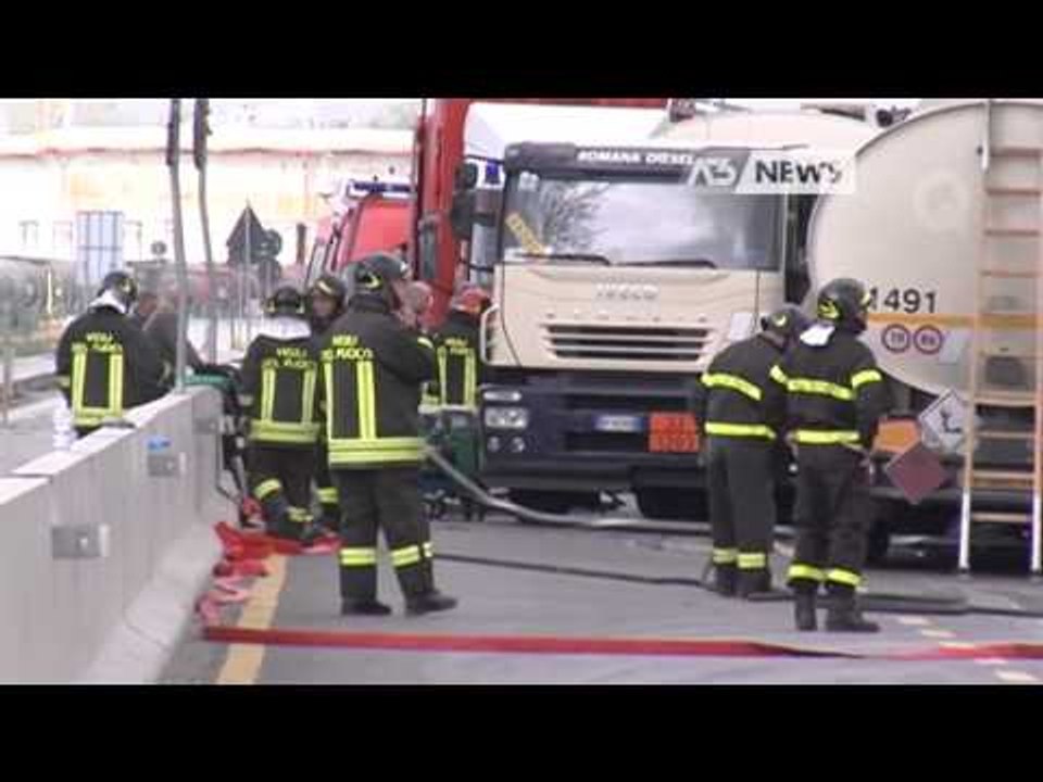 CAMION CONTRO CISTERNA, PERICOLO ESPLOSIONE