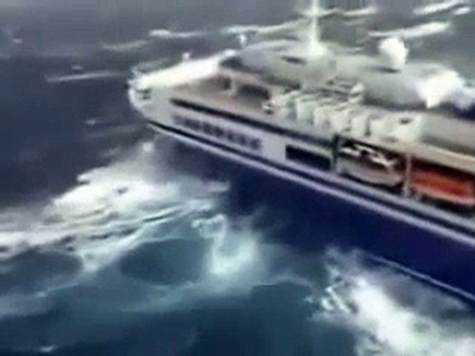 CRUISE SHIP IN ROUGH SEAS!!