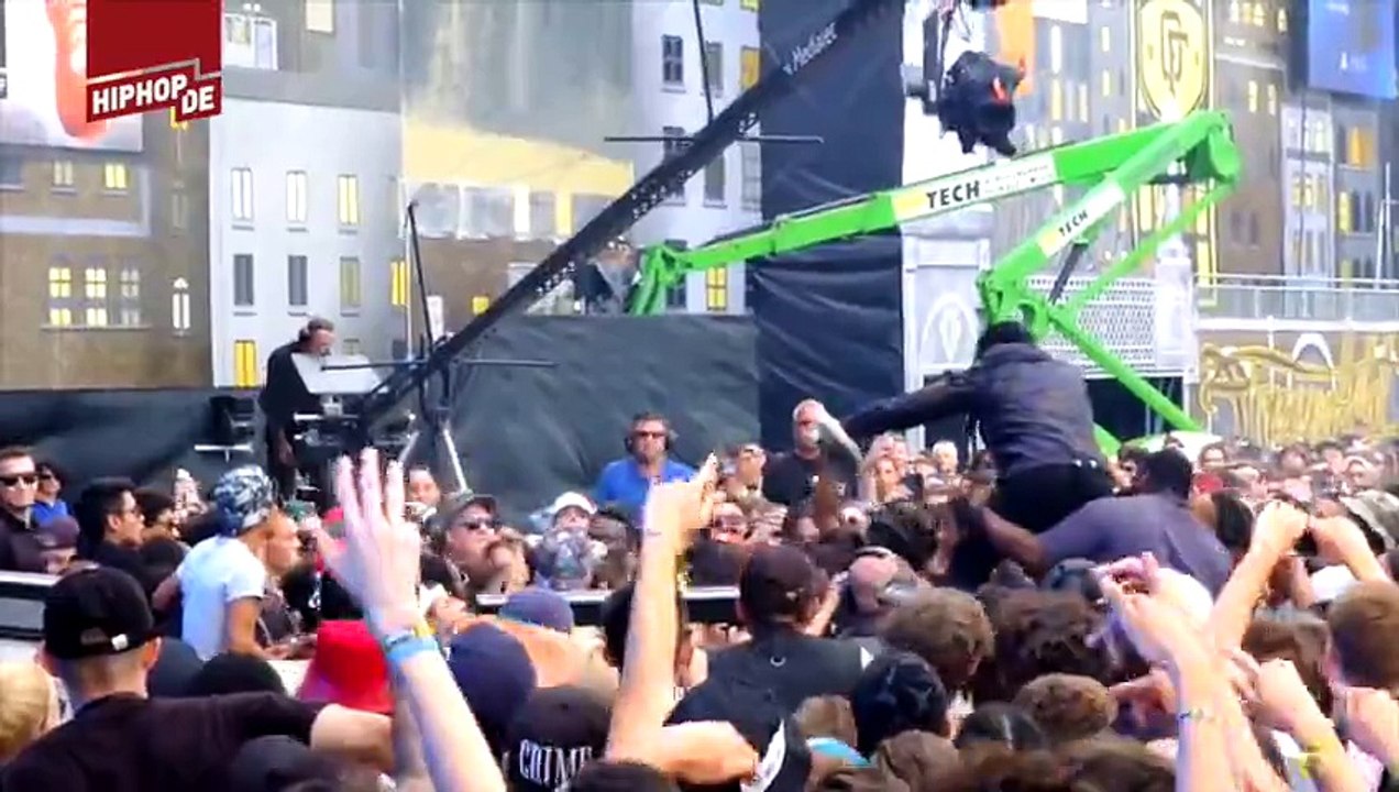 Travis Scott se fait voler ses Yeezy pendant son concert