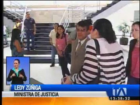 Viuda del General Gabela recibió informe de la comisión de la verdad