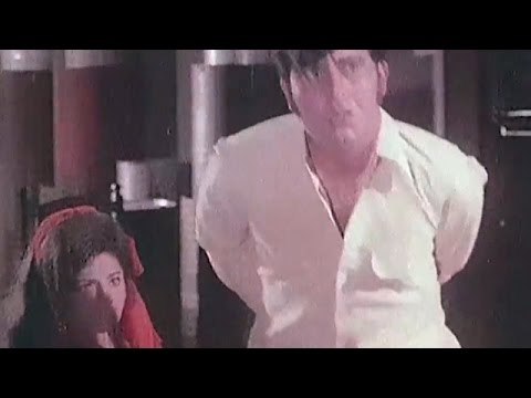 Vinod Fights With the Goons - Memsaab [ 1971 ] - Vinod Khanna, Yogeeta Bali