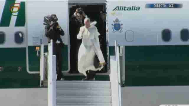 Francisco deja Bolivia y viaja a Paraguay, la última parada de su gira