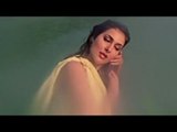 Goons Attack Hasina While Bathing  - Hasina Aur Nagina [ 1996 ] - Kiran Kumar - Thriller Scene