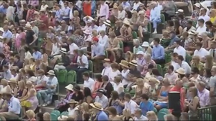 Wimbledon 2015: Djokovic y Gasquet se besaron con fans en pleno partido (VIDEO)