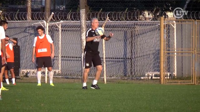 Dorival comanda primeiro treino no Santos com presença de torcedores