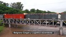 Tren de Belgrano Cargas y Logística cruzando el puente sobre el Río Xanaes