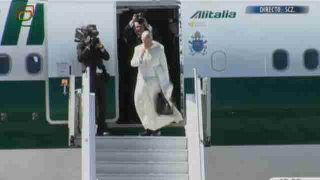 Francisco deja Bolivia y viaja a Paraguay, la última parada de su gira