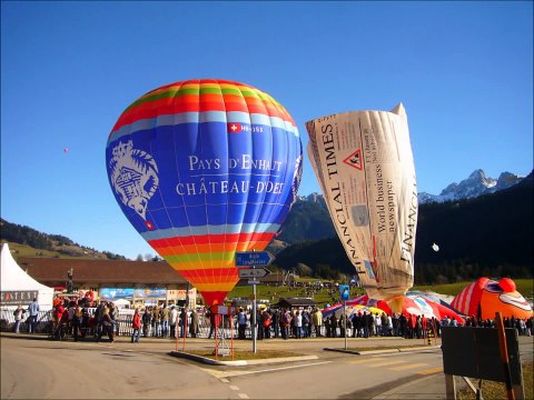 Festival Montgolfieres Chateau-d'Oex , Suisse .