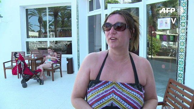 Tunisia: UK tourists react after government urges them to leave